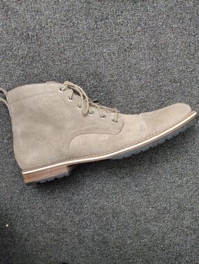 HELM "Hollis" Men's Taupe Suede Lace-Up Chukka Boots